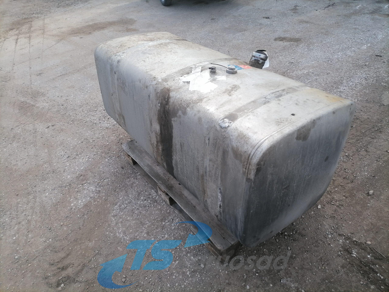 Scania Kütusepaak 700L 1517309 - Kraftstofftank für LKW: das Bild 2 Scania Kütusepaak 700L 1517309 - Kraftstofftank für LKW: das Bild 2