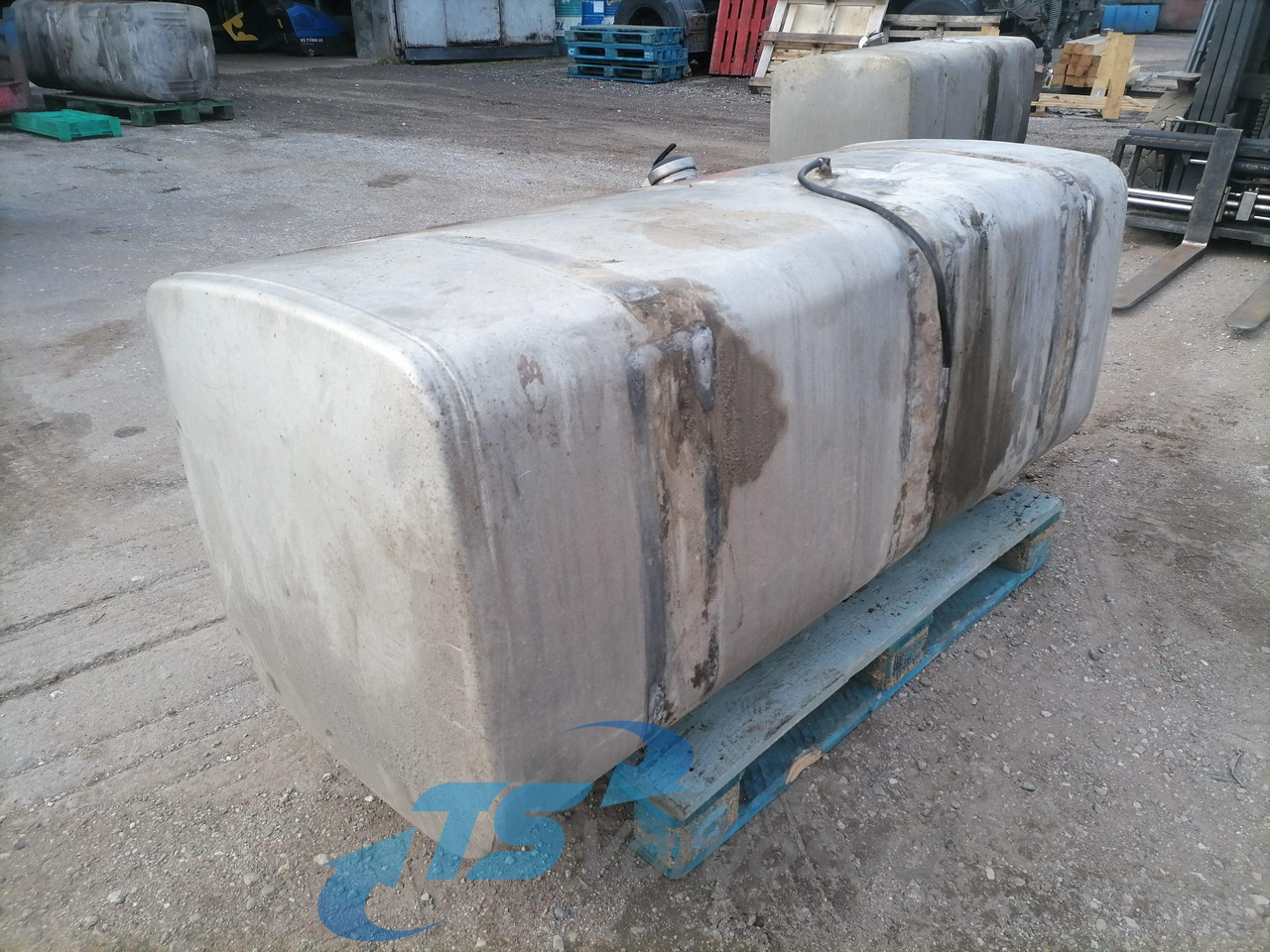 Scania Kütusepaak 700L 1517309 - Kraftstofftank für LKW: das Bild 3 Scania Kütusepaak 700L 1517309 - Kraftstofftank für LKW: das Bild 3