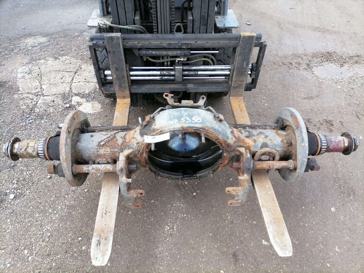 Scania Rear axel housing 1413991 - Achse und Teile für LKW: das Bild 1 Scania Rear axel housing 1413991 - Achse und Teile für LKW: das Bild 1