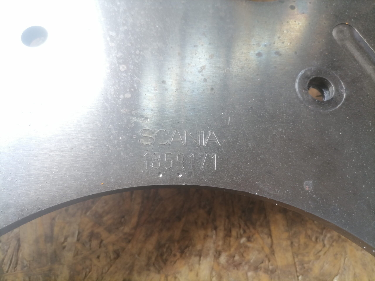 Scania Timing gear plate 1859171 - Motor und Teile für LKW: das Bild 3 Scania Timing gear plate 1859171 - Motor und Teile für LKW: das Bild 3