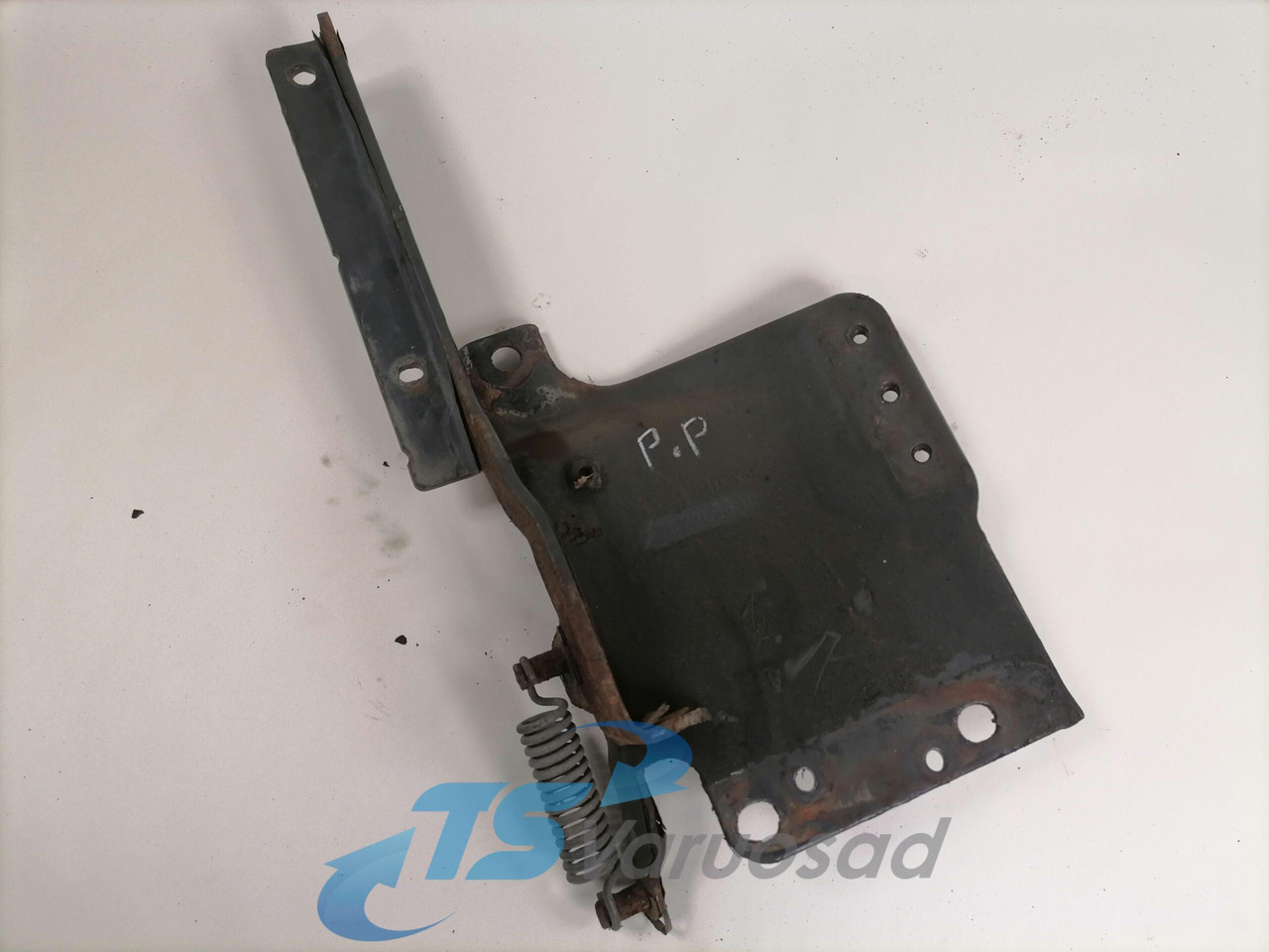 Scania lower grille carrier hinge 1742265 - Kühlergrill für LKW: das Bild 1 Scania lower grille carrier hinge 1742265 - Kühlergrill für LKW: das Bild 1