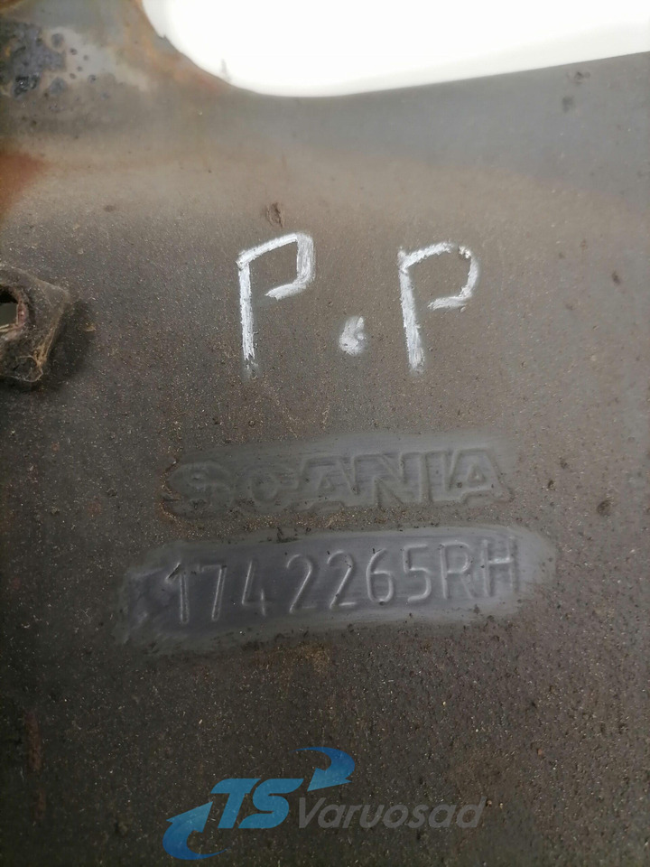 Scania lower grille carrier hinge 1742265 - Kühlergrill für LKW: das Bild 2 Scania lower grille carrier hinge 1742265 - Kühlergrill für LKW: das Bild 2