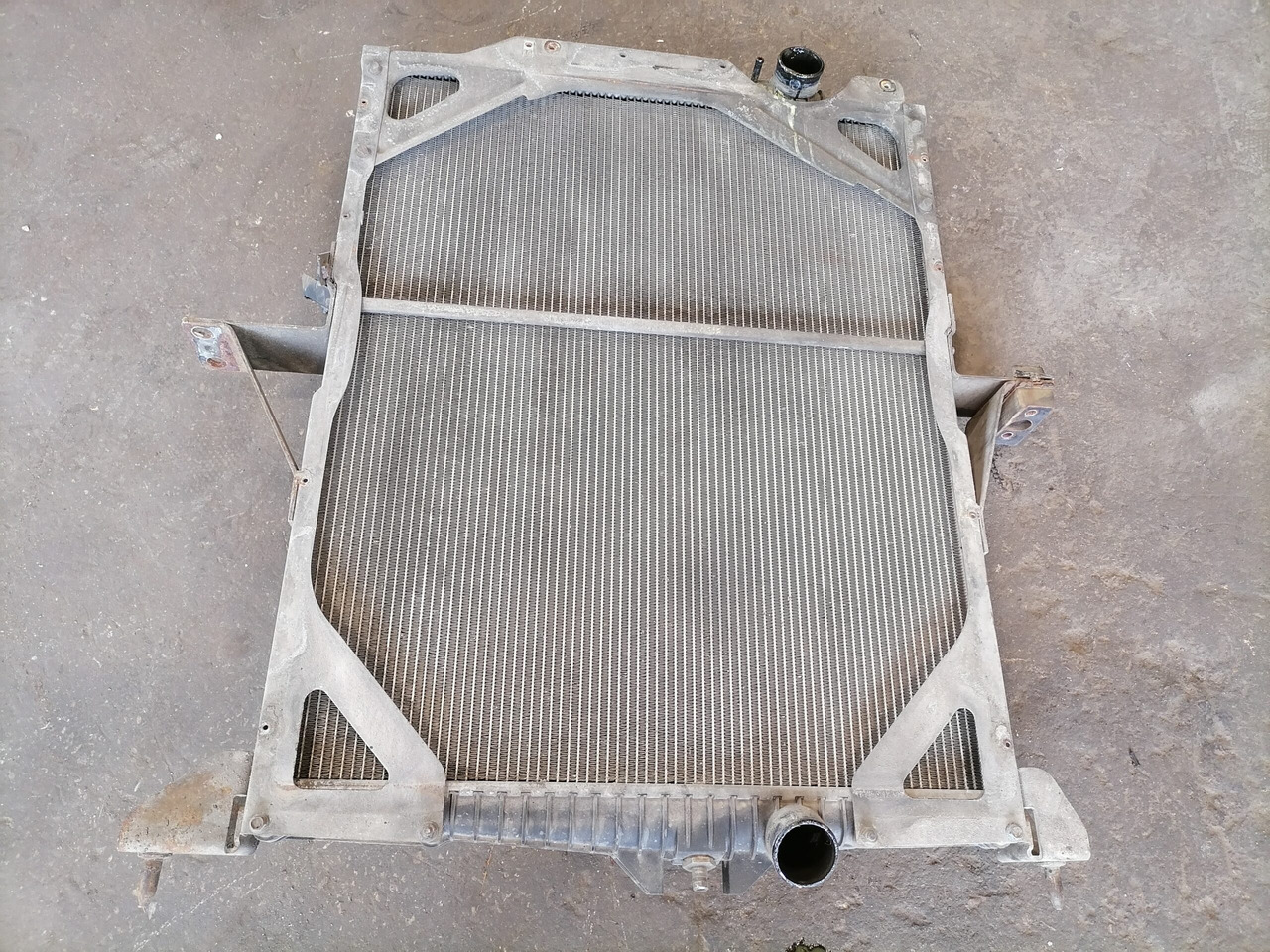 Volvo Cooling radiator 20536920 - Kühler für LKW: das Bild 2 Volvo Cooling radiator 20536920 - Kühler für LKW: das Bild 2