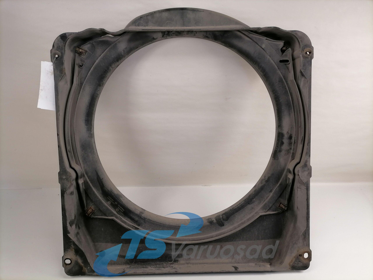 Volvo Fan shroud 20869865 - Kühler für LKW: das Bild 2 Volvo Fan shroud 20869865 - Kühler für LKW: das Bild 2