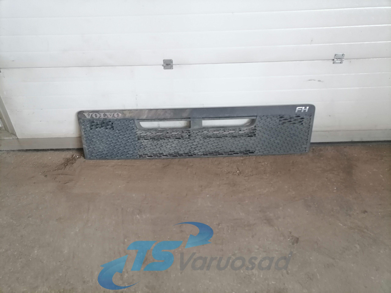 Volvo Grille panel 82150186 - Kühlergrill für LKW: das Bild 1 Volvo Grille panel 82150186 - Kühlergrill für LKW: das Bild 1