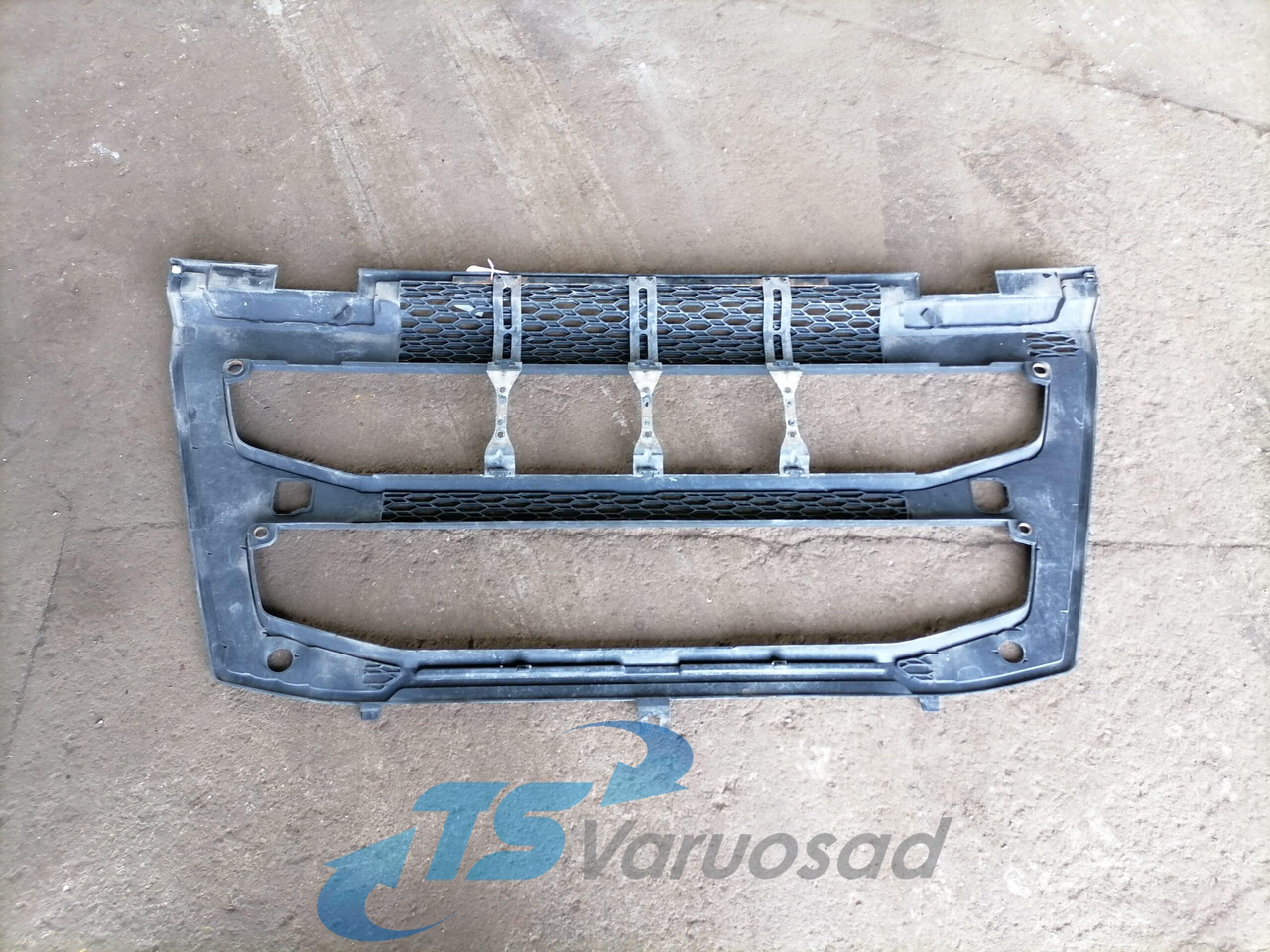 Volvo Grille panel 82491903 - Kühlergrill für LKW: das Bild 2 Volvo Grille panel 82491903 - Kühlergrill für LKW: das Bild 2