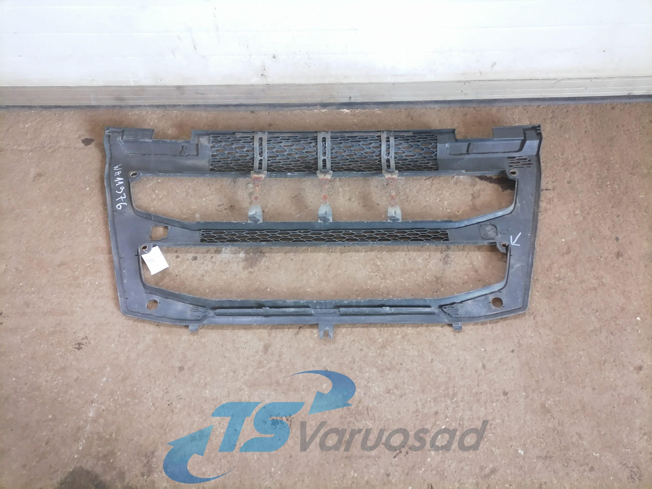 Volvo Grille panel 82491908 - Kühlergrill für LKW: das Bild 2 Volvo Grille panel 82491908 - Kühlergrill für LKW: das Bild 2