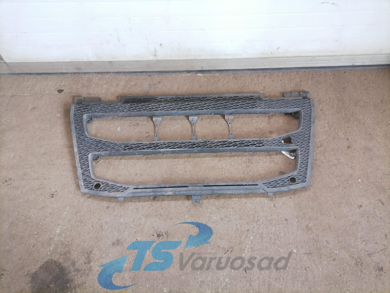 Volvo Grille panel 82491908 - Kühlergrill für LKW: das Bild 1 Volvo Grille panel 82491908 - Kühlergrill für LKW: das Bild 1