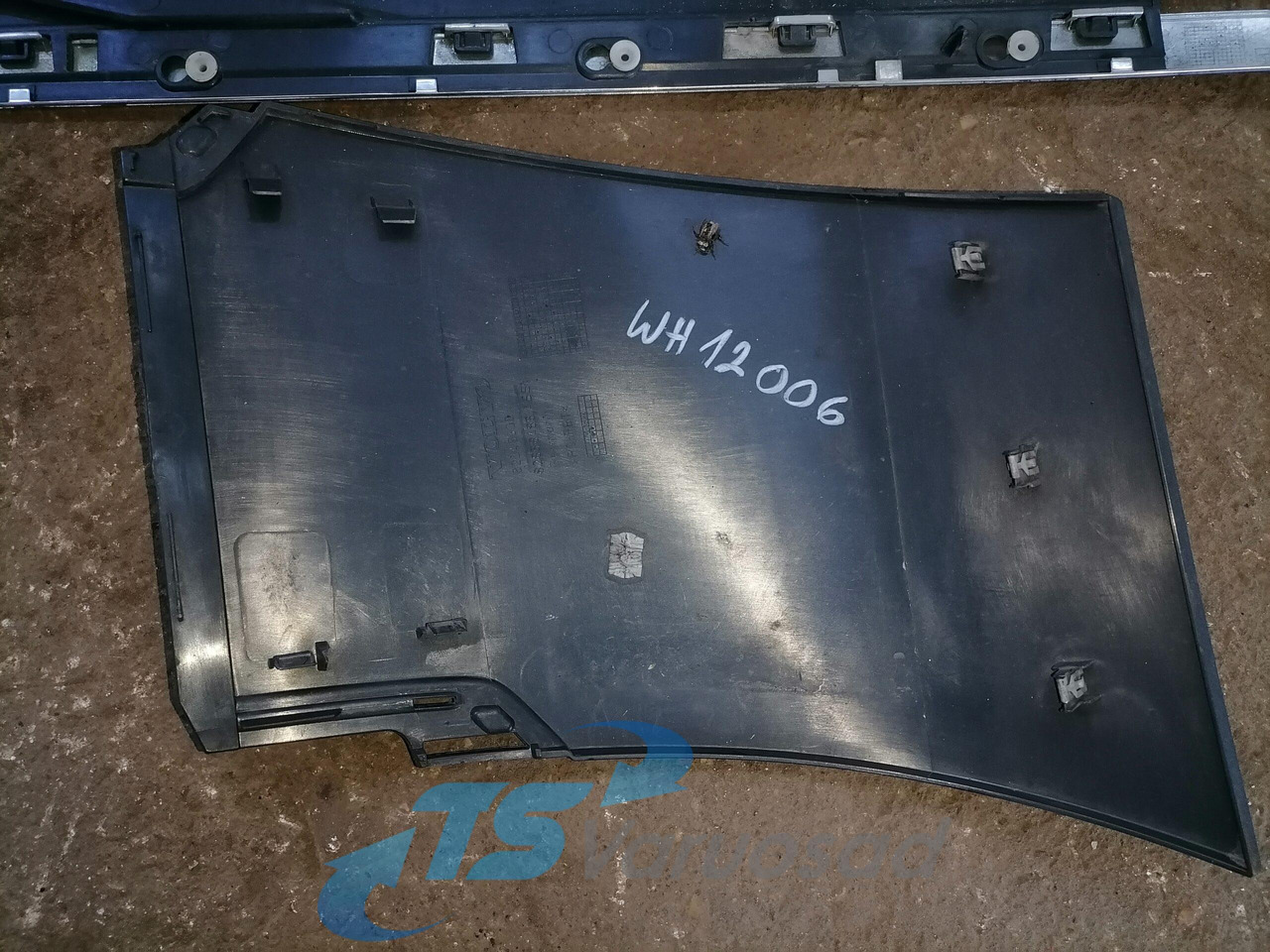 Volvo Grille panel 84027588 - Kühlergrill für LKW: das Bild 3 Volvo Grille panel 84027588 - Kühlergrill für LKW: das Bild 3