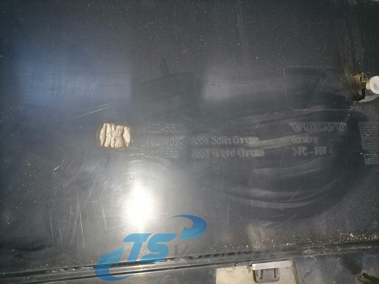 Volvo Grille panel 84027588 - Kühlergrill für LKW: das Bild 4 Volvo Grille panel 84027588 - Kühlergrill für LKW: das Bild 4