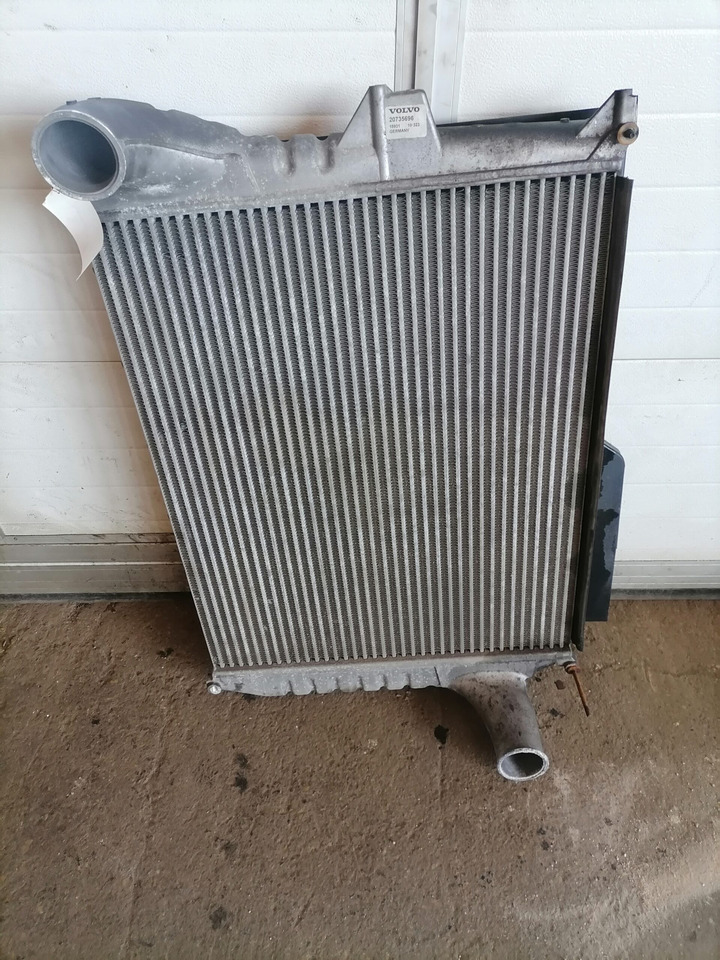 Volvo Intercooler radiator 20735696 - Interkühler für LKW: das Bild 1 Volvo Intercooler radiator 20735696 - Interkühler für LKW: das Bild 1