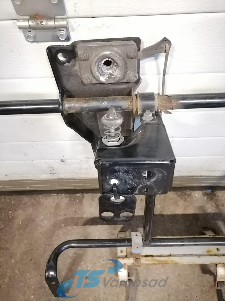 Volvo Kabiini tuulesuunaja kandur 82211420 - Universalteil für LKW: das Bild 5 Volvo Kabiini tuulesuunaja kandur 82211420 - Universalteil für LKW: das Bild 5