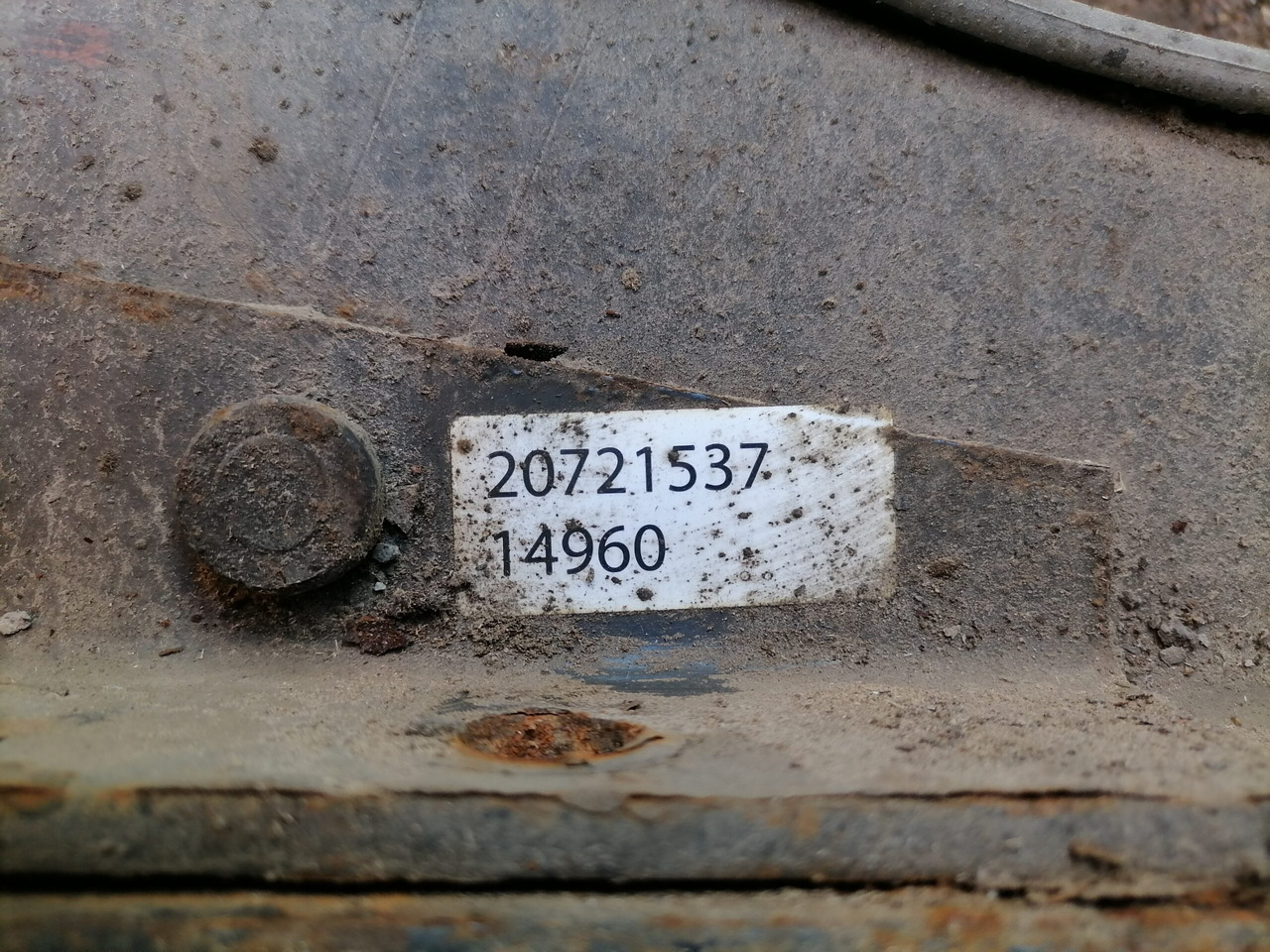 Volvo Kütusepaagi kandur, Volvo 20721537 - Kraftstofftank für LKW: das Bild 5 Volvo Kütusepaagi kandur, Volvo 20721537 - Kraftstofftank für LKW: das Bild 5