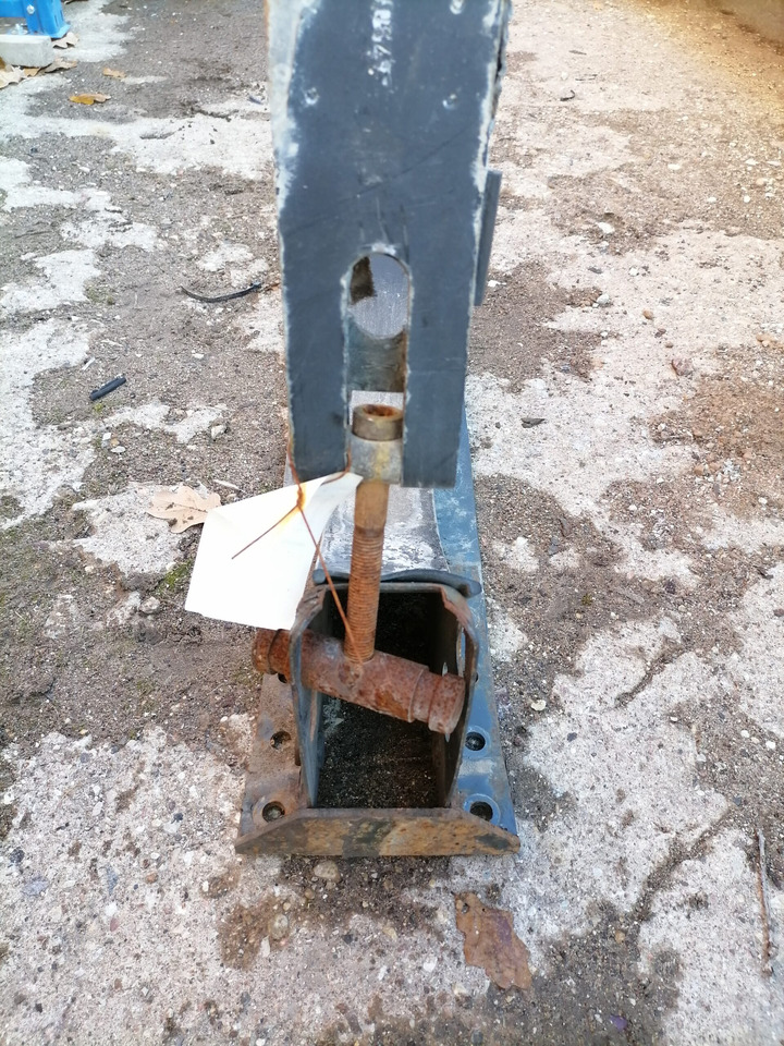 Volvo Kütusepaagi kandur, Volvo 20721537 - Kraftstofftank für LKW: das Bild 4 Volvo Kütusepaagi kandur, Volvo 20721537 - Kraftstofftank für LKW: das Bild 4