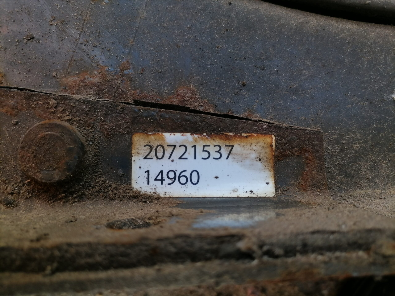 Volvo Kütusepaagi kandur, Volvo 20721537 - Kraftstofftank für LKW: das Bild 4 Volvo Kütusepaagi kandur, Volvo 20721537 - Kraftstofftank für LKW: das Bild 4