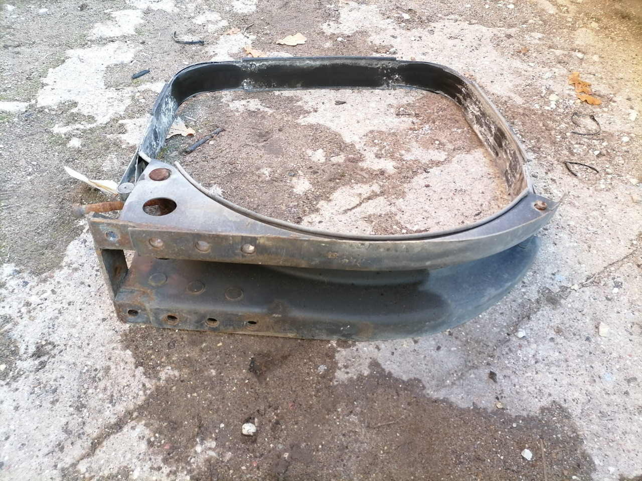 Volvo Kütusepaagi kandur, Volvo 20721537 - Kraftstofftank für LKW: das Bild 2 Volvo Kütusepaagi kandur, Volvo 20721537 - Kraftstofftank für LKW: das Bild 2