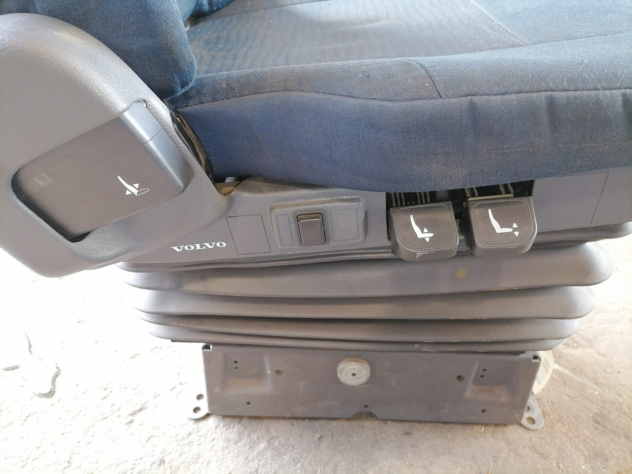 Volvo Passenger seat 20591478 - Sitz für LKW: das Bild 4 Volvo Passenger seat 20591478 - Sitz für LKW: das Bild 4