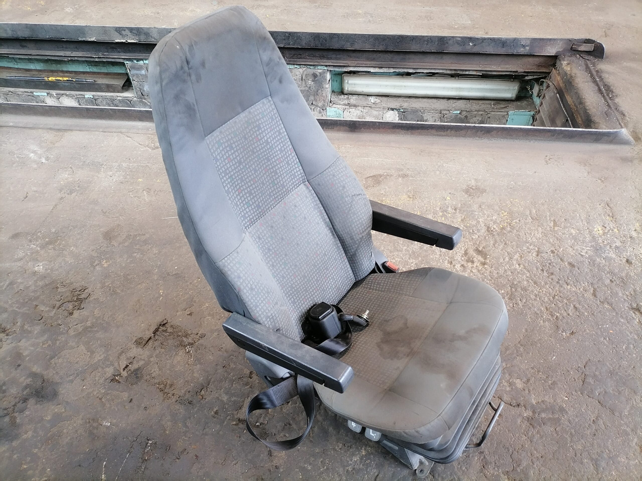 Volvo Passenger seat 20591478 - Sitz für LKW: das Bild 2 Volvo Passenger seat 20591478 - Sitz für LKW: das Bild 2