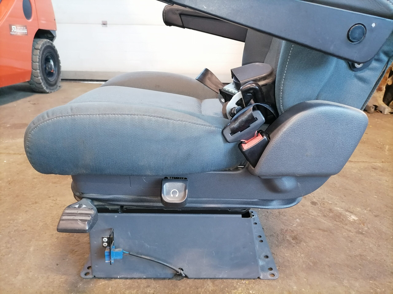 Volvo Passenger seat 21065292 - Sitz für LKW: das Bild 5 Volvo Passenger seat 21065292 - Sitz für LKW: das Bild 5
