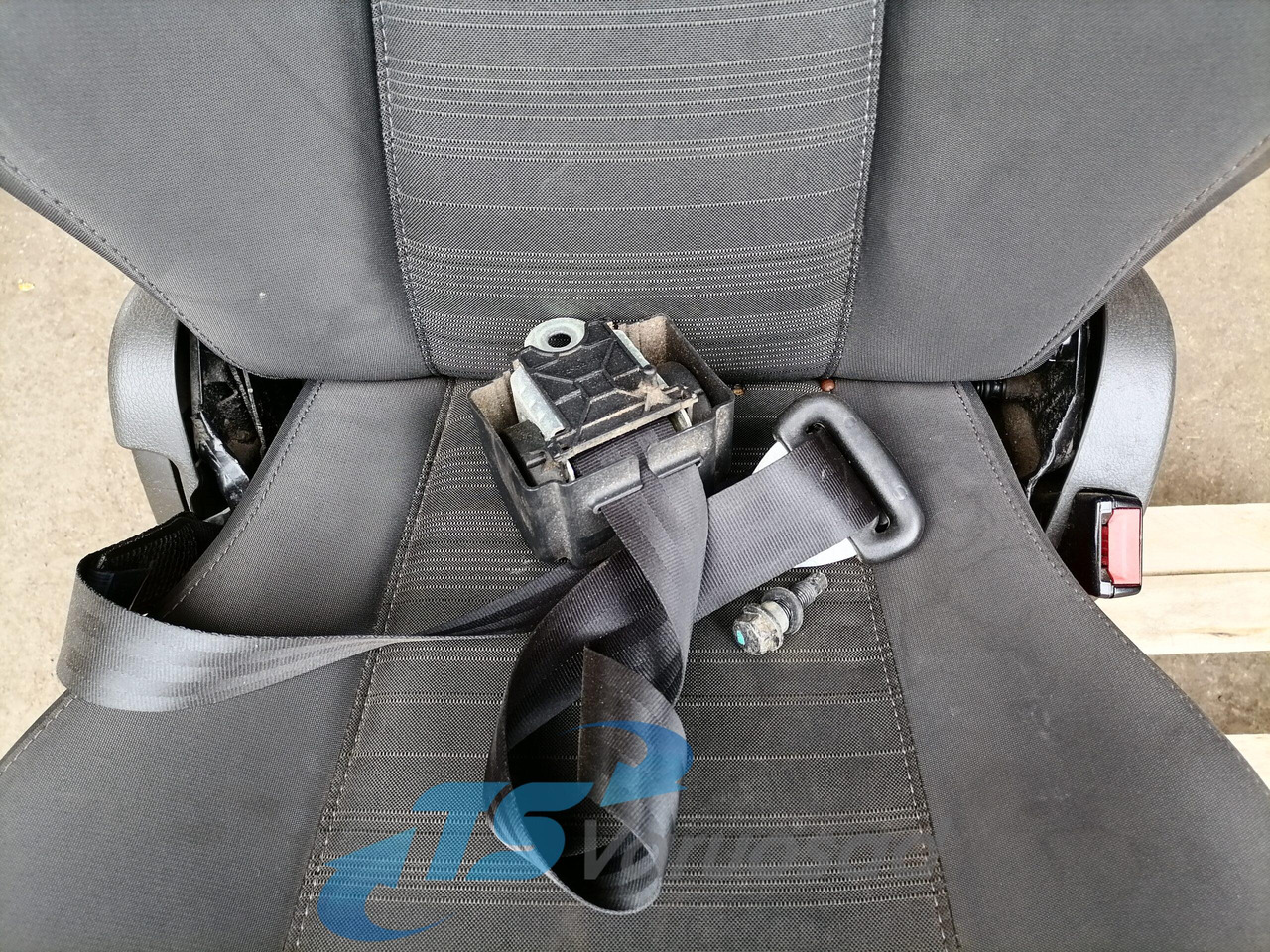Volvo Passenger seat 82201647 - Sitz für LKW: das Bild 5 Volvo Passenger seat 82201647 - Sitz für LKW: das Bild 5