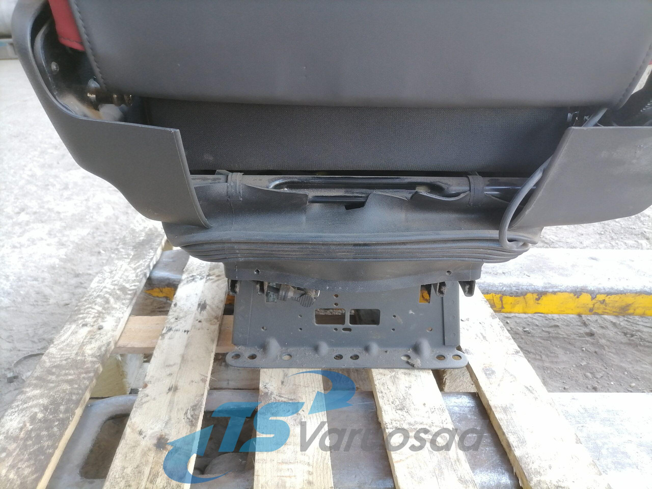 Volvo Passenger seat 82201647 - Sitz für LKW: das Bild 5 Volvo Passenger seat 82201647 - Sitz für LKW: das Bild 5