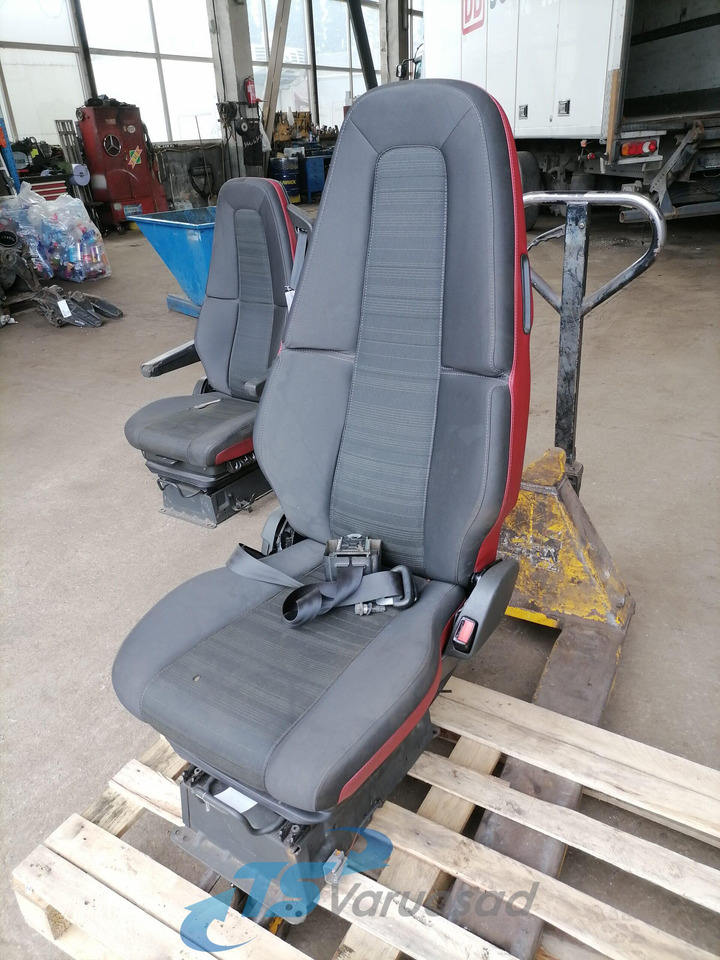 Volvo Passenger seat 82201647 - Sitz für LKW: das Bild 2 Volvo Passenger seat 82201647 - Sitz für LKW: das Bild 2