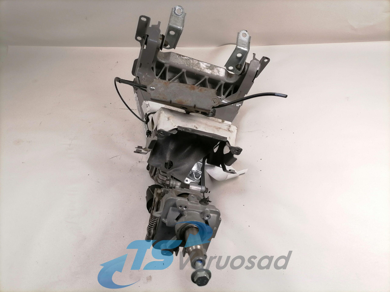 Volvo Roolisammas 82630789 - Lenksäule für LKW: das Bild 2 Volvo Roolisammas 82630789 - Lenksäule für LKW: das Bild 2