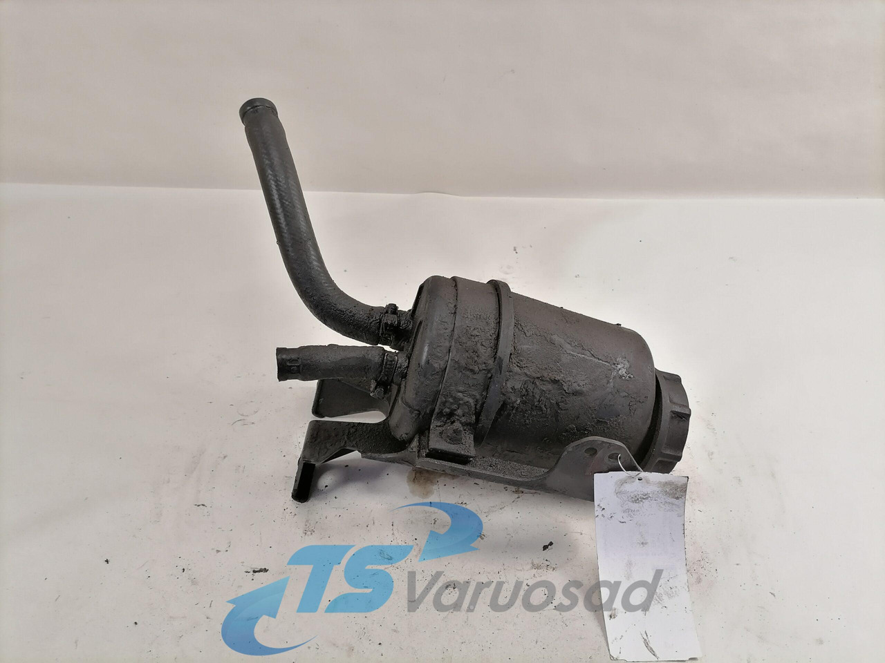 Volvo Steering oil tank+ bracket 20479764 - Lenkungsschlauch für LKW: das Bild 1 Volvo Steering oil tank+ bracket 20479764 - Lenkungsschlauch für LKW: das Bild 1
