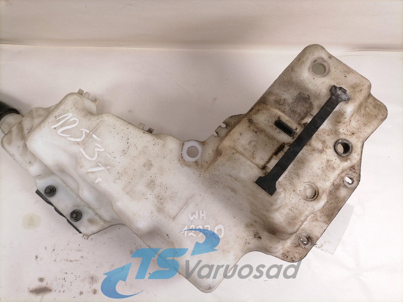 Volvo Windscreen washer fluid tank 84092259 - Scheibenwischer für LKW: das Bild 2 Volvo Windscreen washer fluid tank 84092259 - Scheibenwischer für LKW: das Bild 2