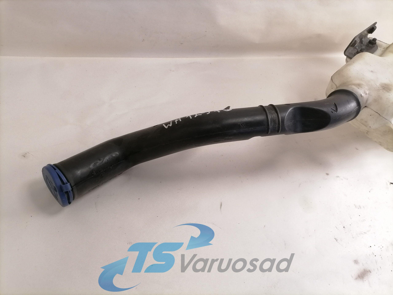 Volvo Windscreen washer fluid tank 84092259 - Scheibenwischer für LKW: das Bild 3 Volvo Windscreen washer fluid tank 84092259 - Scheibenwischer für LKW: das Bild 3