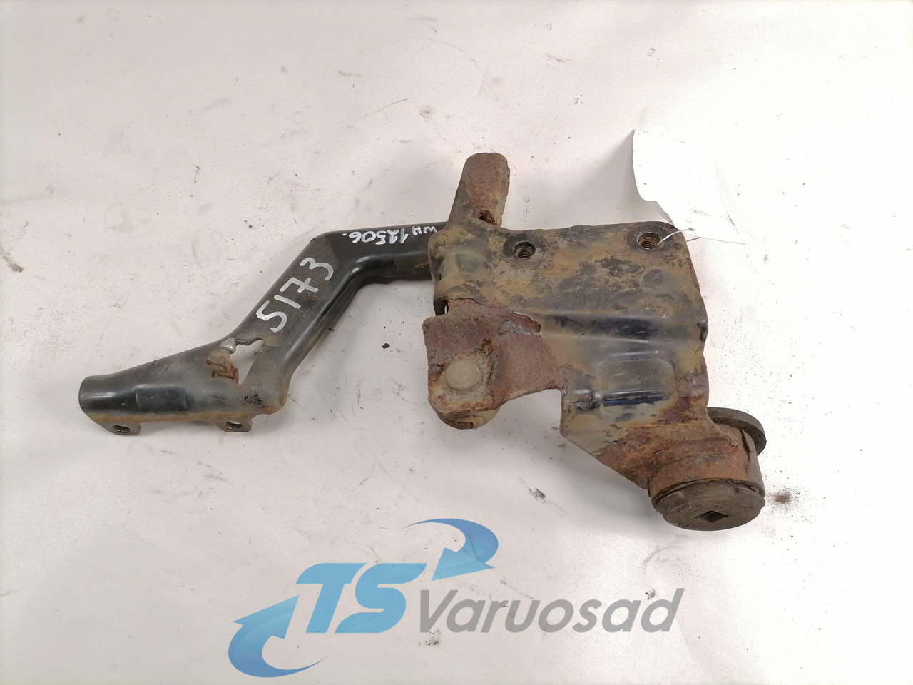 Volvo lower grille carrier hinge 20545094 - Kühlergrill für LKW: das Bild 2 Volvo lower grille carrier hinge 20545094 - Kühlergrill für LKW: das Bild 2