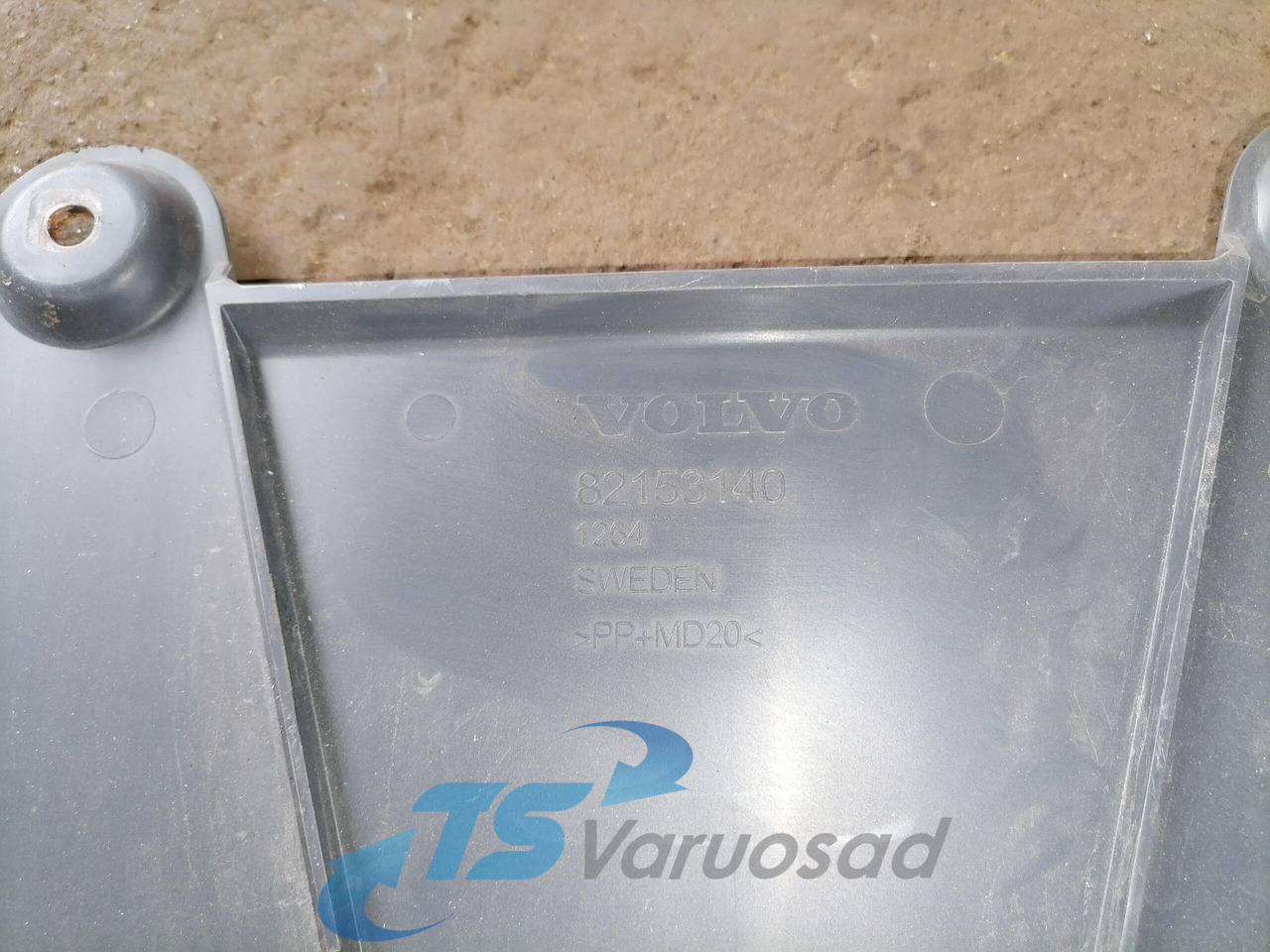 Volvo plastic 82153140 - Kühlergrill für LKW: das Bild 3 Volvo plastic 82153140 - Kühlergrill für LKW: das Bild 3