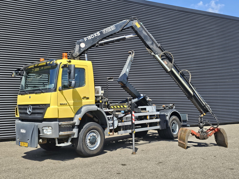Mercedes-Benz AXOR 1823 4X4 / FASSI CRANE + HOOKLIFT / SPRING SUSPENSION - Abrollkipper, Autokran: das Bild 3 Mercedes-Benz AXOR 1823 4X4 / FASSI CRANE + HOOKLIFT / SPRING SUSPENSION - Abrollkipper, Autokran: das Bild 3