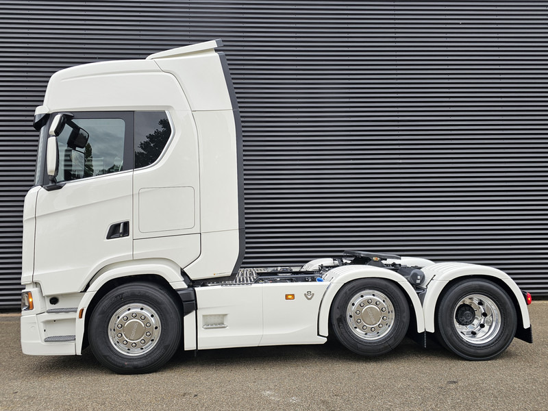 Scania S660 V8 6x2/4 / 2 x PTO / PARKING COOLER / FULL AIR - Sattelzugmaschine: das Bild 3 Scania S660 V8 6x2/4 / 2 x PTO / PARKING COOLER / FULL AIR - Sattelzugmaschine: das Bild 3