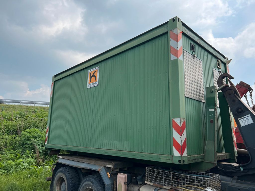 Büro Container mit Heizung Licht Tisch Schränke - Hakenlift/ Absetzkipper System: das Bild 1 Büro Container mit Heizung Licht Tisch Schränke - Hakenlift/ Absetzkipper System: das Bild 1