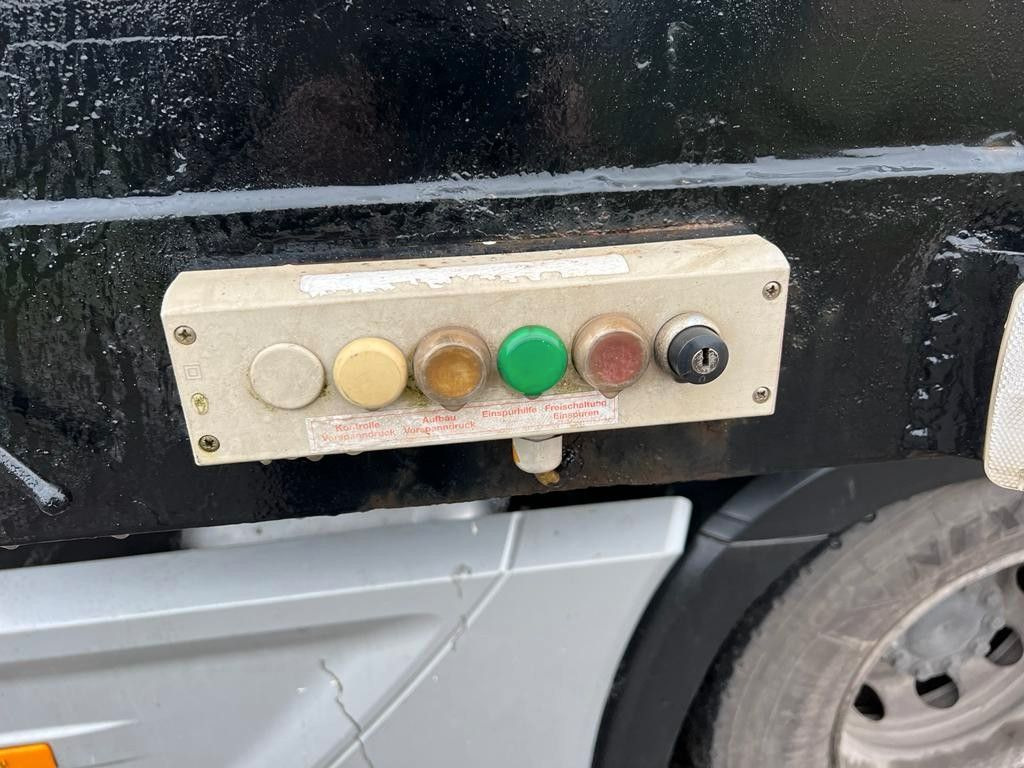 Langendorf Tiefbett mit Rampen Hydraulisch Langendorf Tiefbett mit Rampen Hydraulisch - Tieflader Auflieger: das Bild 5 Langendorf Tiefbett mit Rampen Hydraulisch Langendorf Tiefbett mit Rampen Hydraulisch - Tieflader Auflieger: das Bild 5