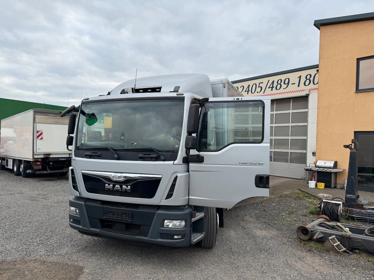 Koffer LKW MAN 15.290 4X2 Koffer mit Hebebühne AHK: das Bild 11