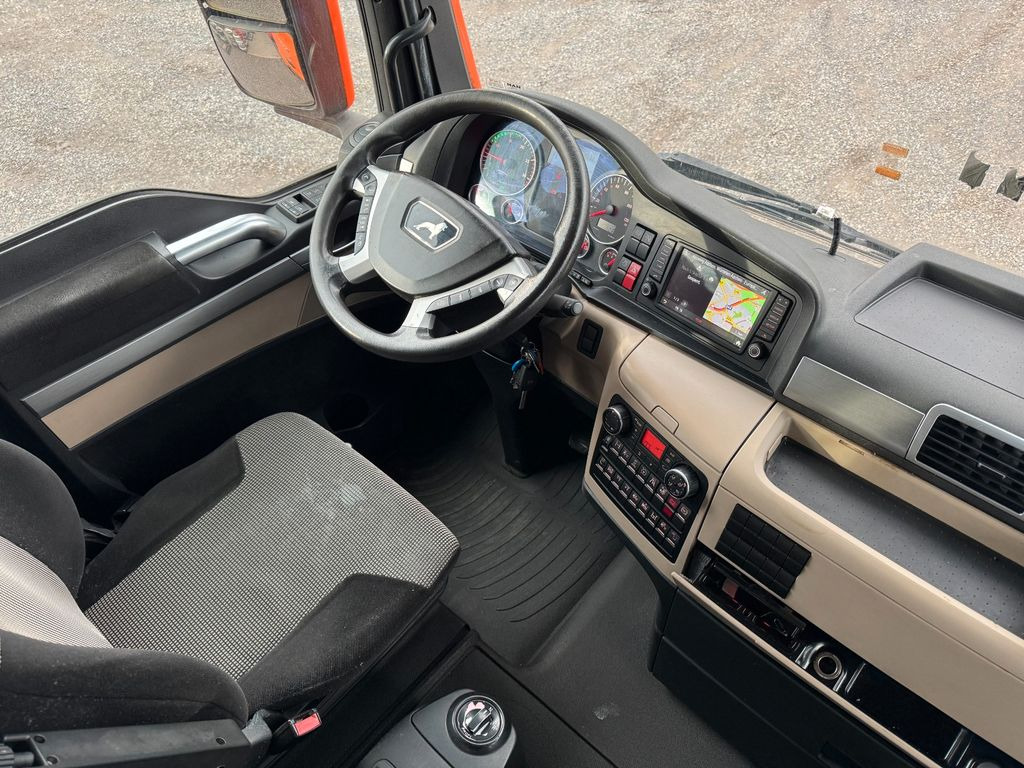 MAN 26.460 6X2 Retarder Klima Navigation guter Zust. MAN 26.460 6X2 Retarder Klima Navigation guter Zust. - Abrollkipper: das Bild 4 MAN 26.460 6X2 Retarder Klima Navigation guter Zust. MAN 26.460 6X2 Retarder Klima Navigation guter Zust. - Abrollkipper: das Bild 4