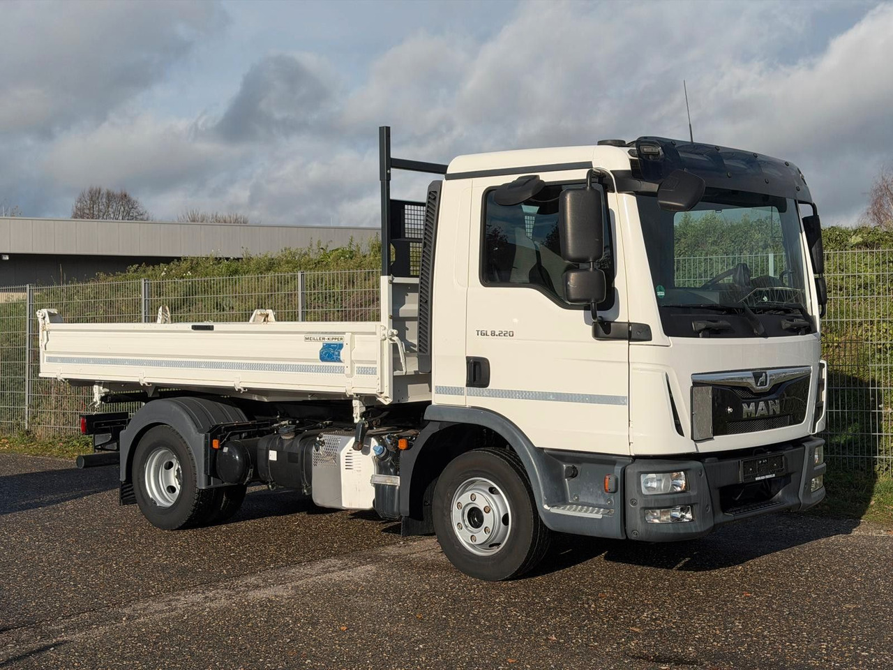 MAN 8.220 4x2 Meiller 3S. Kipper | TOP Zustand! - Kipper Transporter: das Bild 5 MAN 8.220 4x2 Meiller 3S. Kipper | TOP Zustand! - Kipper Transporter: das Bild 5
