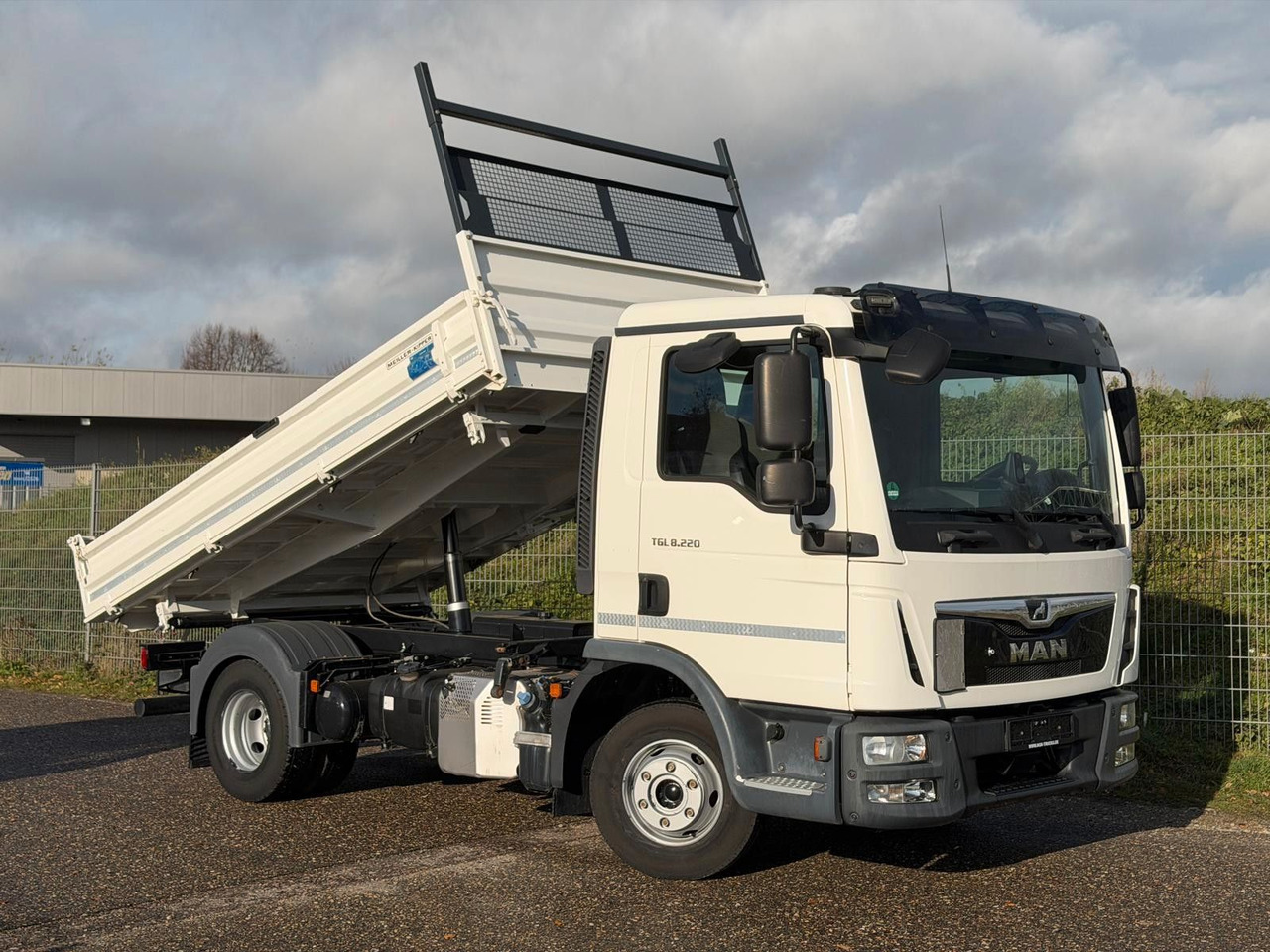 MAN 8.220 4x2 Meiller 3S. Kipper | TOP Zustand! - Kipper Transporter: das Bild 1 MAN 8.220 4x2 Meiller 3S. Kipper | TOP Zustand! - Kipper Transporter: das Bild 1