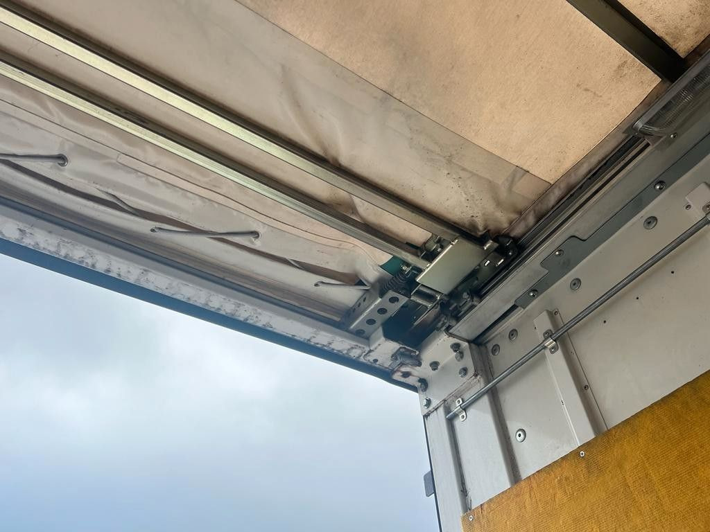 Koffer LKW Mercedes-Benz 1324 4X2 Koffer Plane 6 to. Hebebühne Mercedes-Benz 1324 4X2 Koffer Plane 6 to. Hebebühne: das Bild 15 Koffer LKW Mercedes-Benz 1324 4X2 Koffer Plane 6 to. Hebebühne Mercedes-Benz 1324 4X2 Koffer Plane 6 to. Hebebühne: das Bild 15