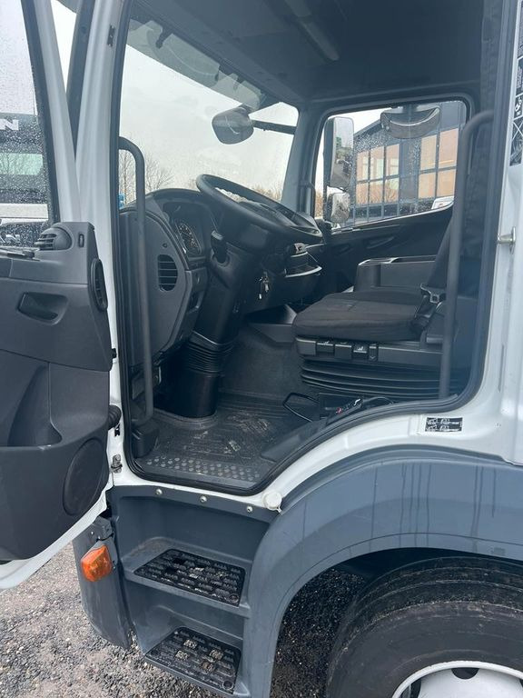 Koffer LKW Mercedes-Benz 1324 4X2 Koffer Plane 6 to. Hebebühne Mercedes-Benz 1324 4X2 Koffer Plane 6 to. Hebebühne: das Bild 7 Koffer LKW Mercedes-Benz 1324 4X2 Koffer Plane 6 to. Hebebühne Mercedes-Benz 1324 4X2 Koffer Plane 6 to. Hebebühne: das Bild 7