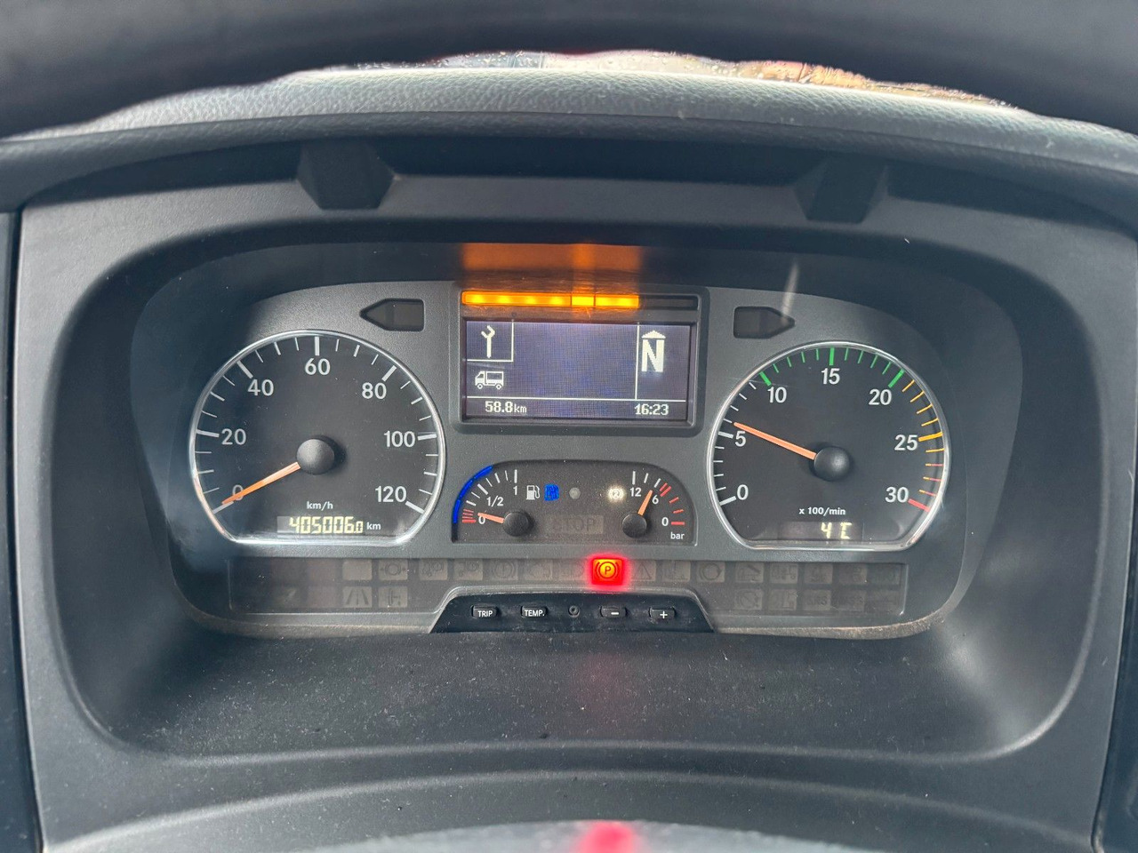 Mercedes-Benz 1833 4X2 Meiller AK 12 Absetzkipper Mercedes-Benz 1833 4X2 Meiller AK 12 Absetzkipper - Absetzkipper: das Bild 4 Mercedes-Benz 1833 4X2 Meiller AK 12 Absetzkipper Mercedes-Benz 1833 4X2 Meiller AK 12 Absetzkipper - Absetzkipper: das Bild 4