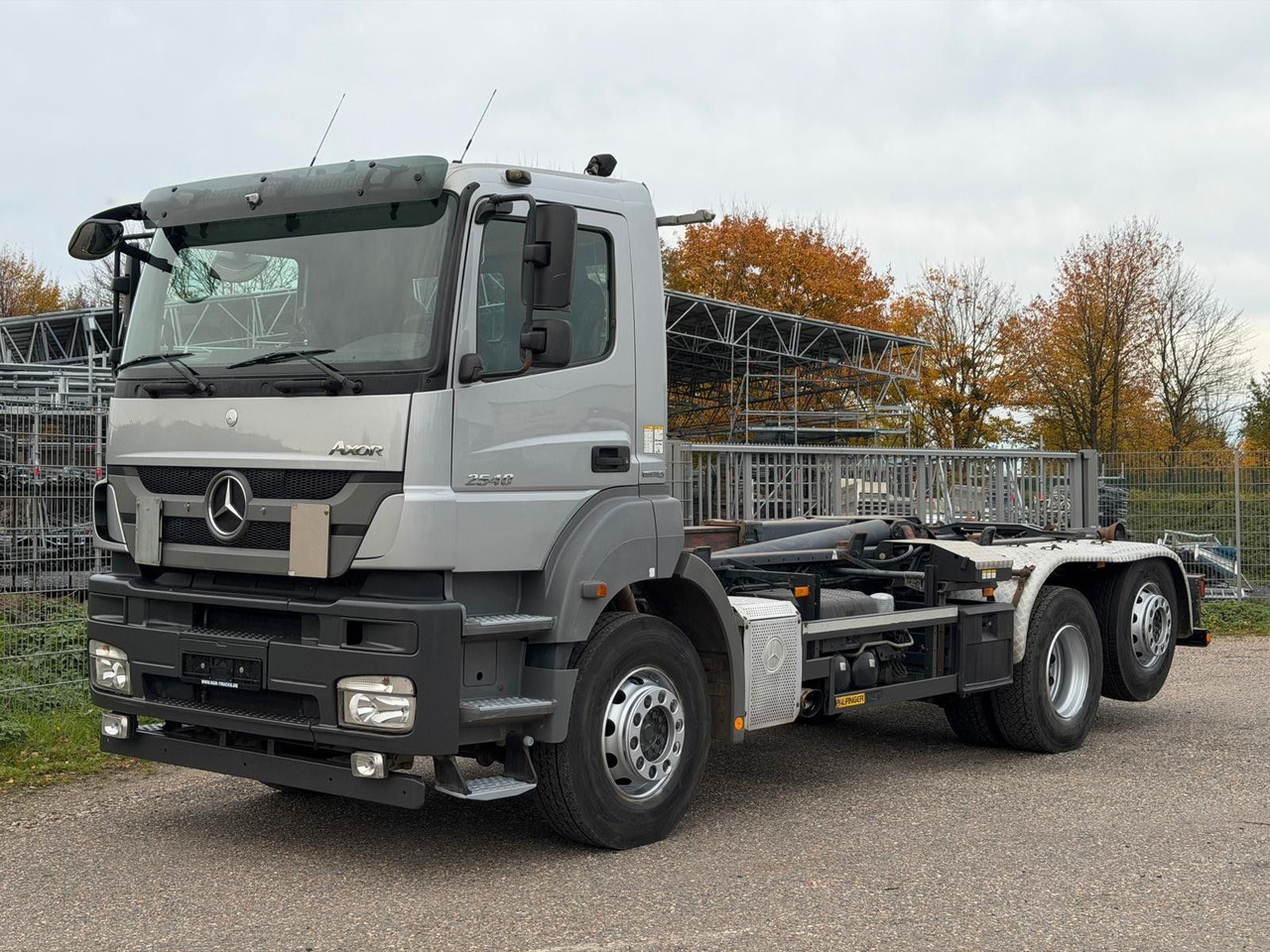 Mercedes-Benz 2540 L 6x2 Palfinger T20 mit hydr. Containerverr - Abrollkipper: das Bild 1 Mercedes-Benz 2540 L 6x2 Palfinger T20 mit hydr. Containerverr - Abrollkipper: das Bild 1