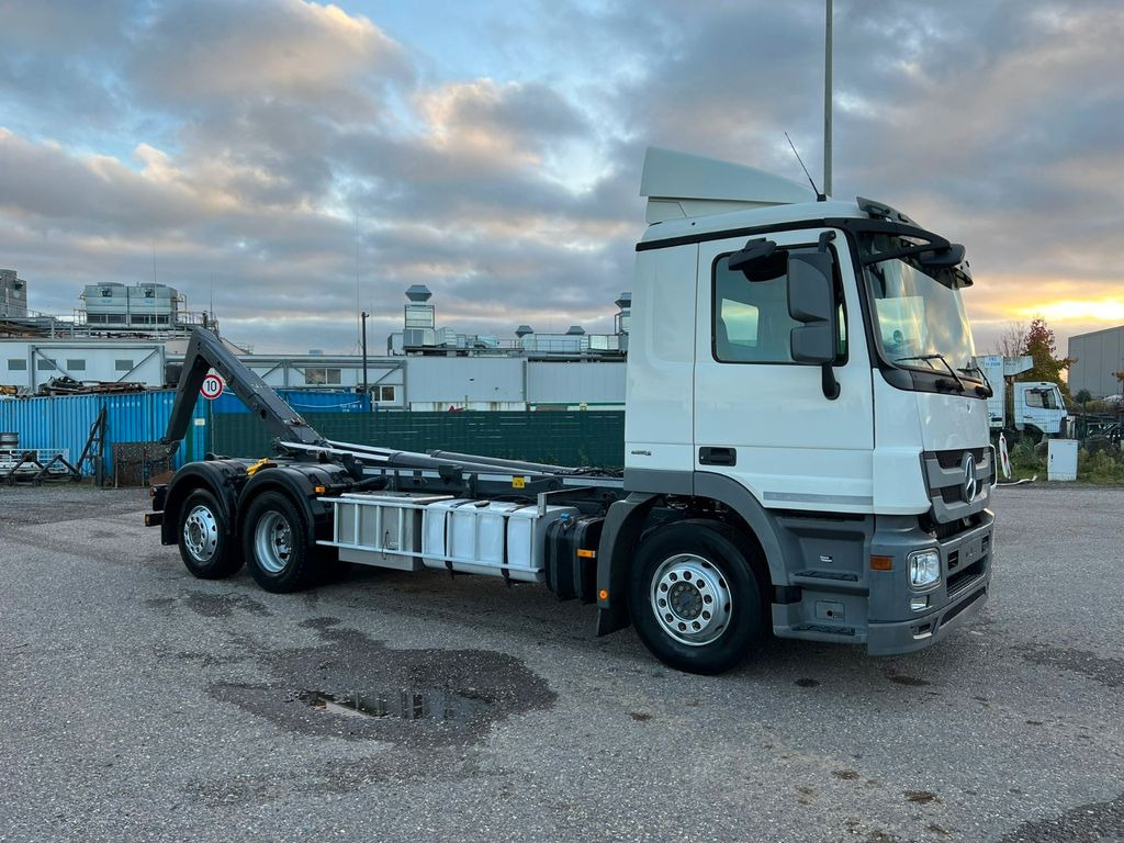 Mercedes-Benz 2541 6X2 Meiller Funk Zustand wie 200 tkm Mercedes-Benz 2541 6X2 Meiller RK 20.65 Funk | Top Zustand! - Abrollkipper: das Bild 3 Mercedes-Benz 2541 6X2 Meiller Funk Zustand wie 200 tkm Mercedes-Benz 2541 6X2 Meiller RK 20.65 Funk | Top Zustand! - Abrollkipper: das Bild 3