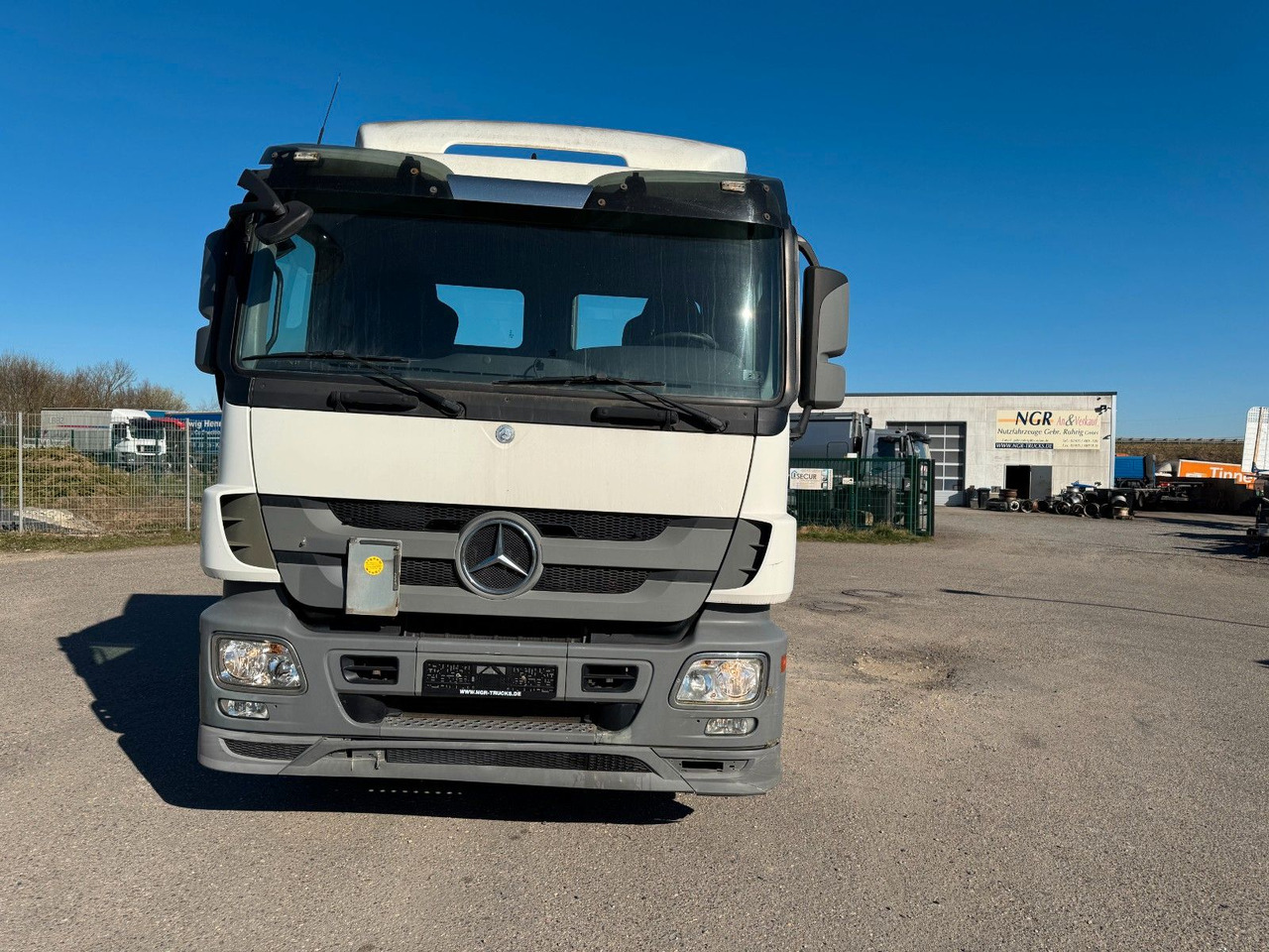Mercedes-Benz 2541 6X2 Meiller RK 20.65 Klima M-Haus - Abrollkipper: das Bild 2 Mercedes-Benz 2541 6X2 Meiller RK 20.65 Klima M-Haus - Abrollkipper: das Bild 2
