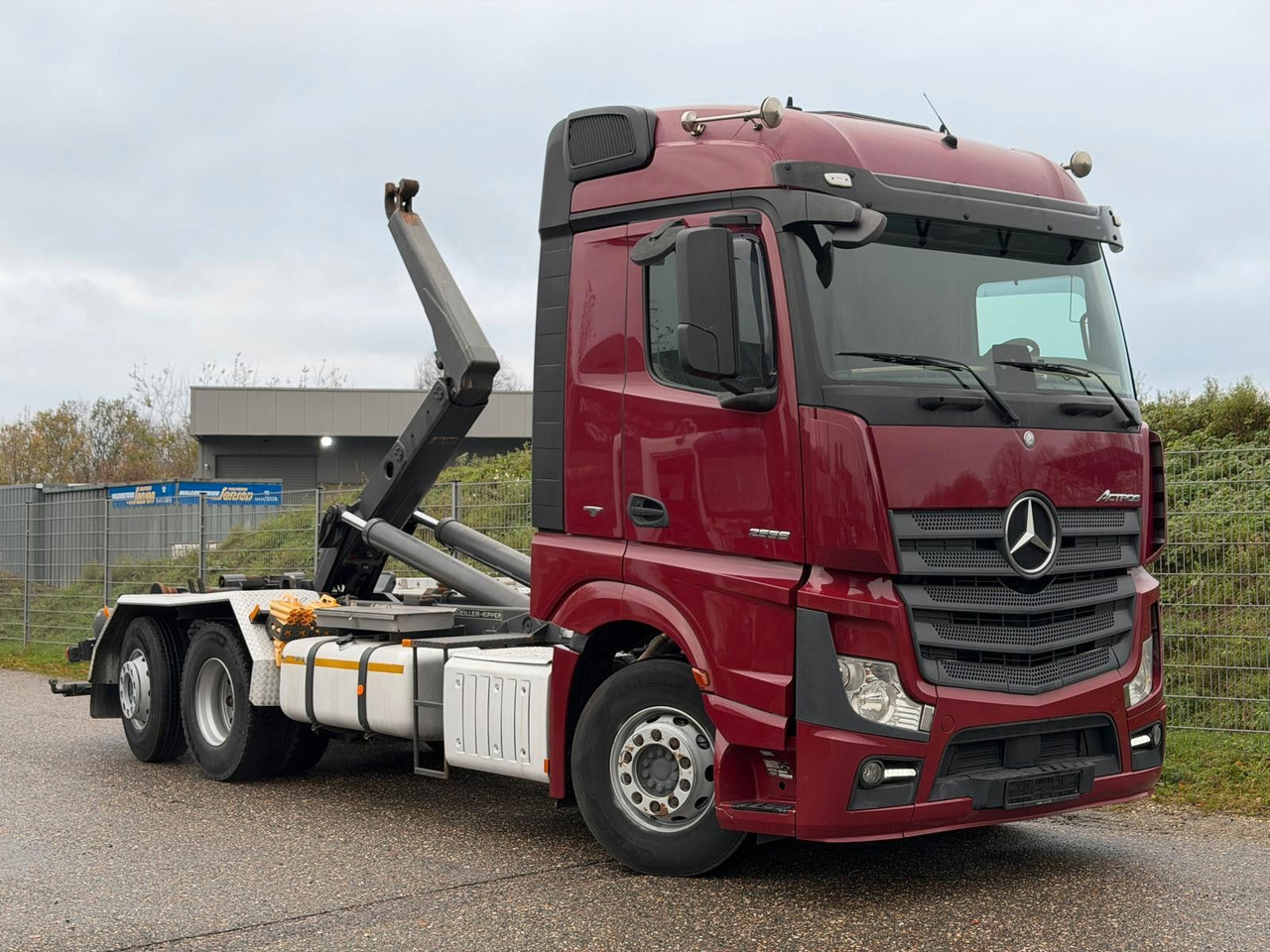 Mercedes-Benz 2558 6x2 Meiller RK 20.65 | Retarder | Klima - Abrollkipper: das Bild 1 Mercedes-Benz 2558 6x2 Meiller RK 20.65 | Retarder | Klima - Abrollkipper: das Bild 1