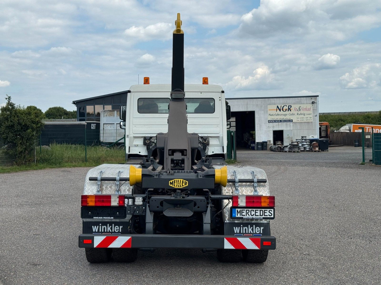 Abrollkipper Mercedes-Benz 2641 6X4 Retarder Meiller mit Funk Top Zust: das Bild 6