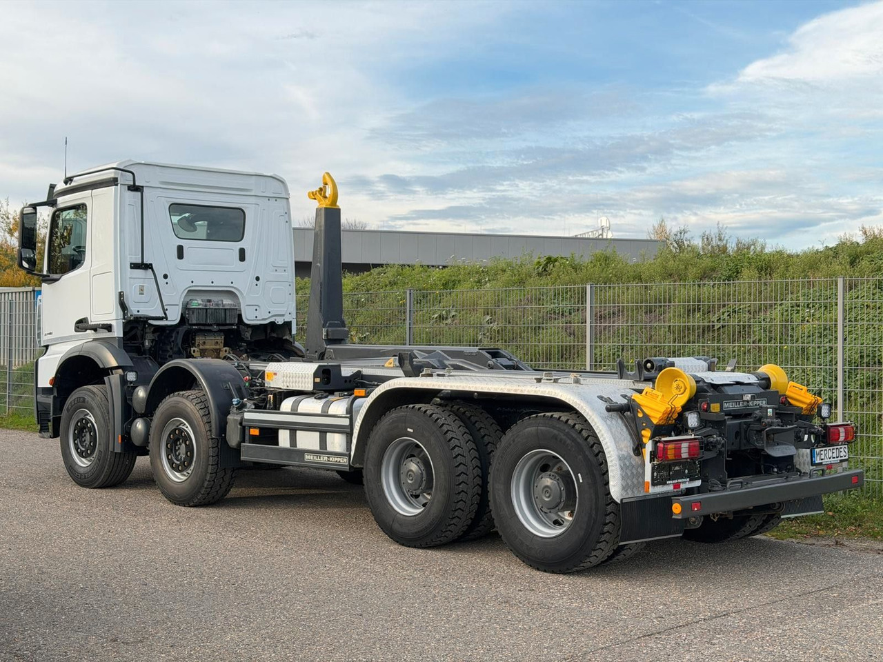 Mercedes-Benz 3748 8x4 Meiller RK30.65 | Funk | hydr.Container - Abrollkipper: das Bild 3 Mercedes-Benz 3748 8x4 Meiller RK30.65 | Funk | hydr.Container - Abrollkipper: das Bild 3