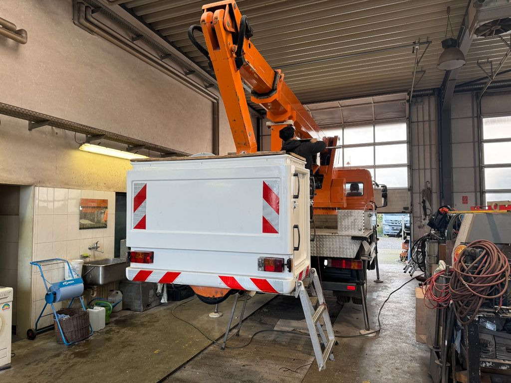 Mercedes-Benz 815 4x2 Hubarbeitsbühne Wumag 170 high 17 m Mercedes-Benz 815 4x2 Hubarbeitsbühne Wumag 170 high 17 m - LKW mit Arbeitsbühne, Transporter: das Bild 4 Mercedes-Benz 815 4x2 Hubarbeitsbühne Wumag 170 high 17 m Mercedes-Benz 815 4x2 Hubarbeitsbühne Wumag 170 high 17 m - LKW mit Arbeitsbühne, Transporter: das Bild 4